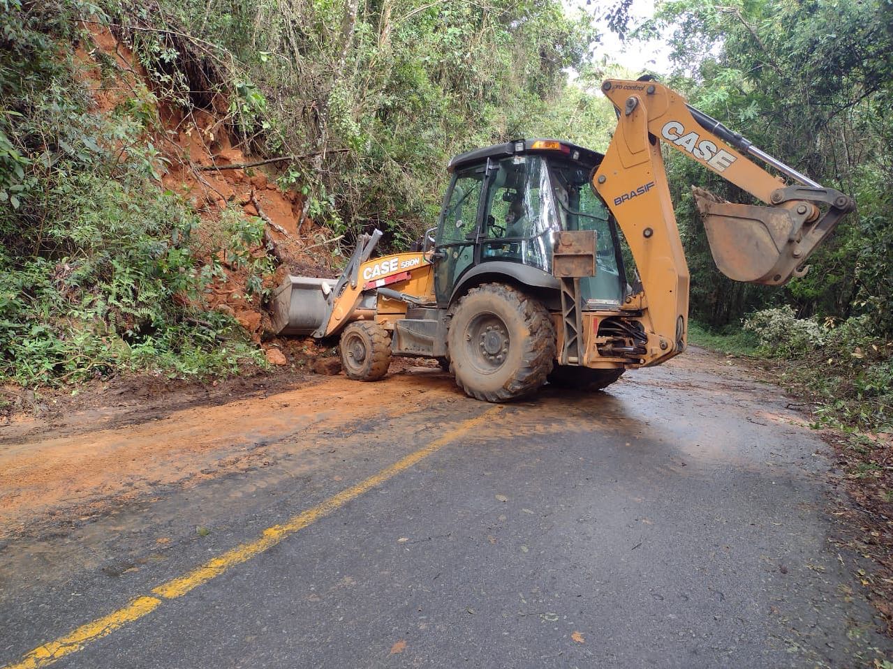 Servidores trabalham na recuperação do acesso (foto: TV Plan)