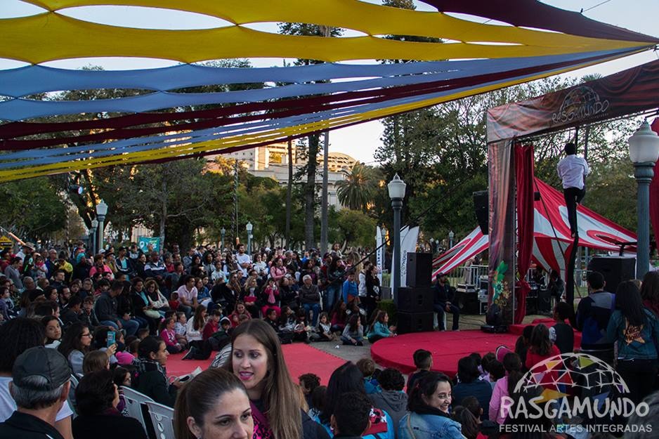 Rasgamundo traz circo, música e dança para o Carnaval