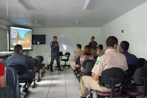 Bombeiros realizam reunião sobre segurança de socorristas