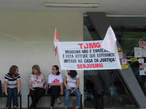 TJ começa a ceder, mas greve continua