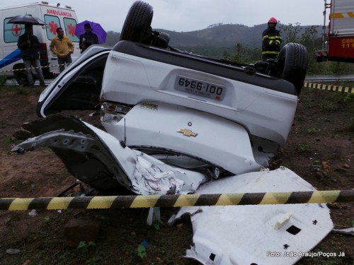 Jovem morre em acidente na BR-267