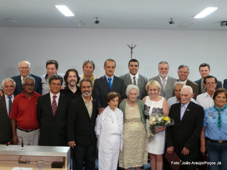 Vereadores homenageiam idosos em sessão especial
