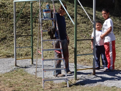 Prefeitura recupera áreas e brinquedos de parques infantis