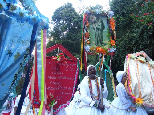 Congos retiram caiapós do mato