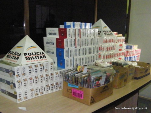 PM apreende cigarros contrabandeados e mídias piratas