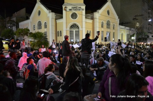 Protesto bloqueia terminal de linhas urbanas