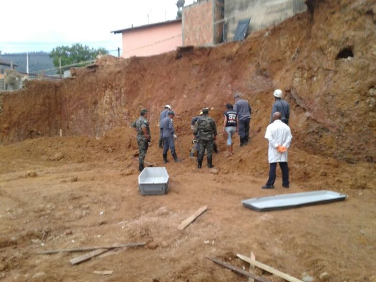 Pedreiro morre soterrado no bairro Vila Menezes