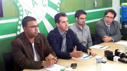 Caldense apresenta treinador Leonardo Condé