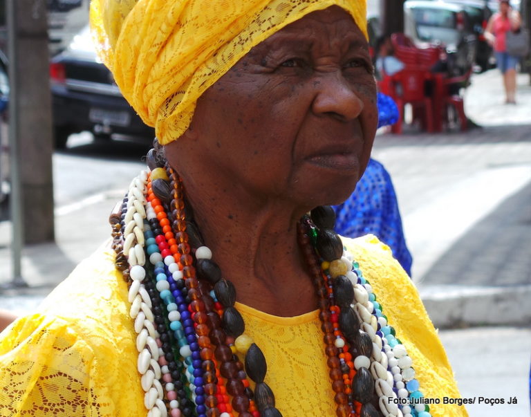 Mestres da cultura popular são homenageados.