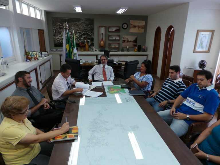 Prefeitura apresenta proposta de reajuste salarial dos servidores