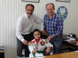 Maria Eduarda Mesquita se reuniu com o vice-prefeito Nizar El-Khatib e o diretor de Comunicação, Alessandro Gaiga.