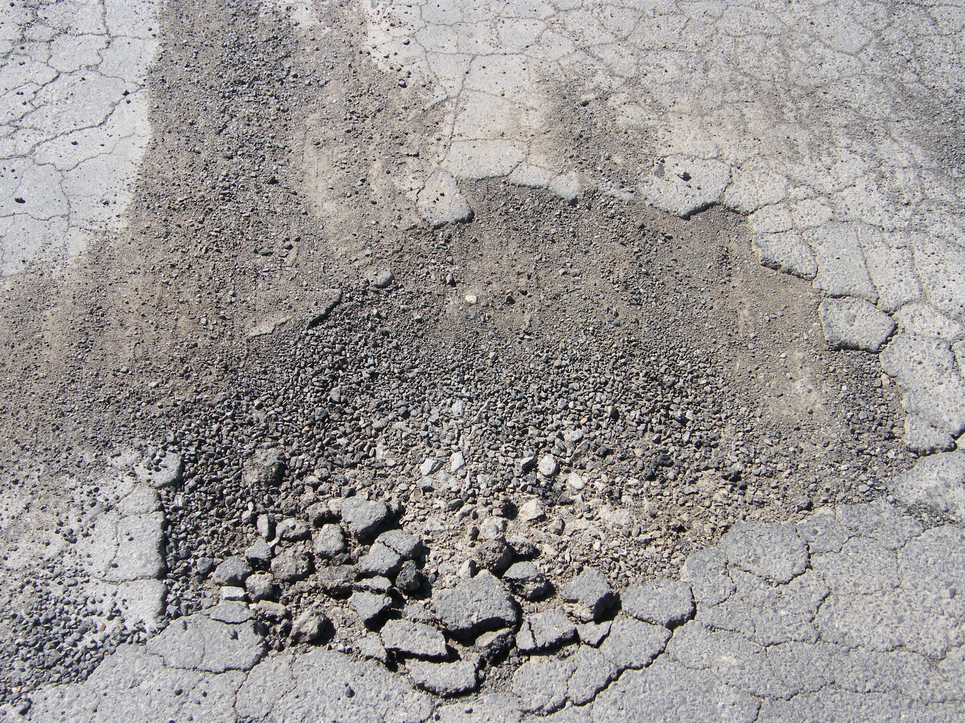 Ações civis públicas investigam pavimentação em Poços de Caldas