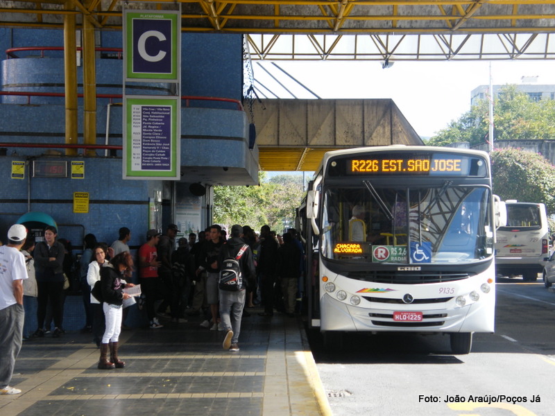 Prefeito reajusta tarifa de transporte coletivo