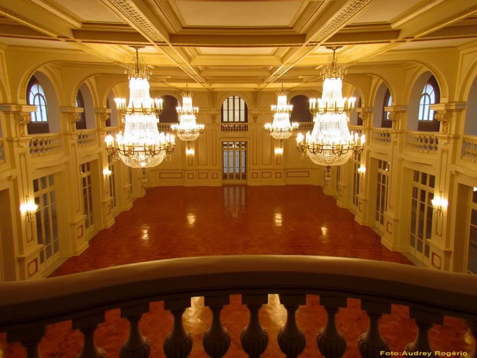 Anastasia inaugura Palace Casino e lança pedra fundamental da ThyssenKrupp