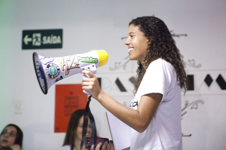 ‘Esquina’ promove sarau em homenagem às mulheres