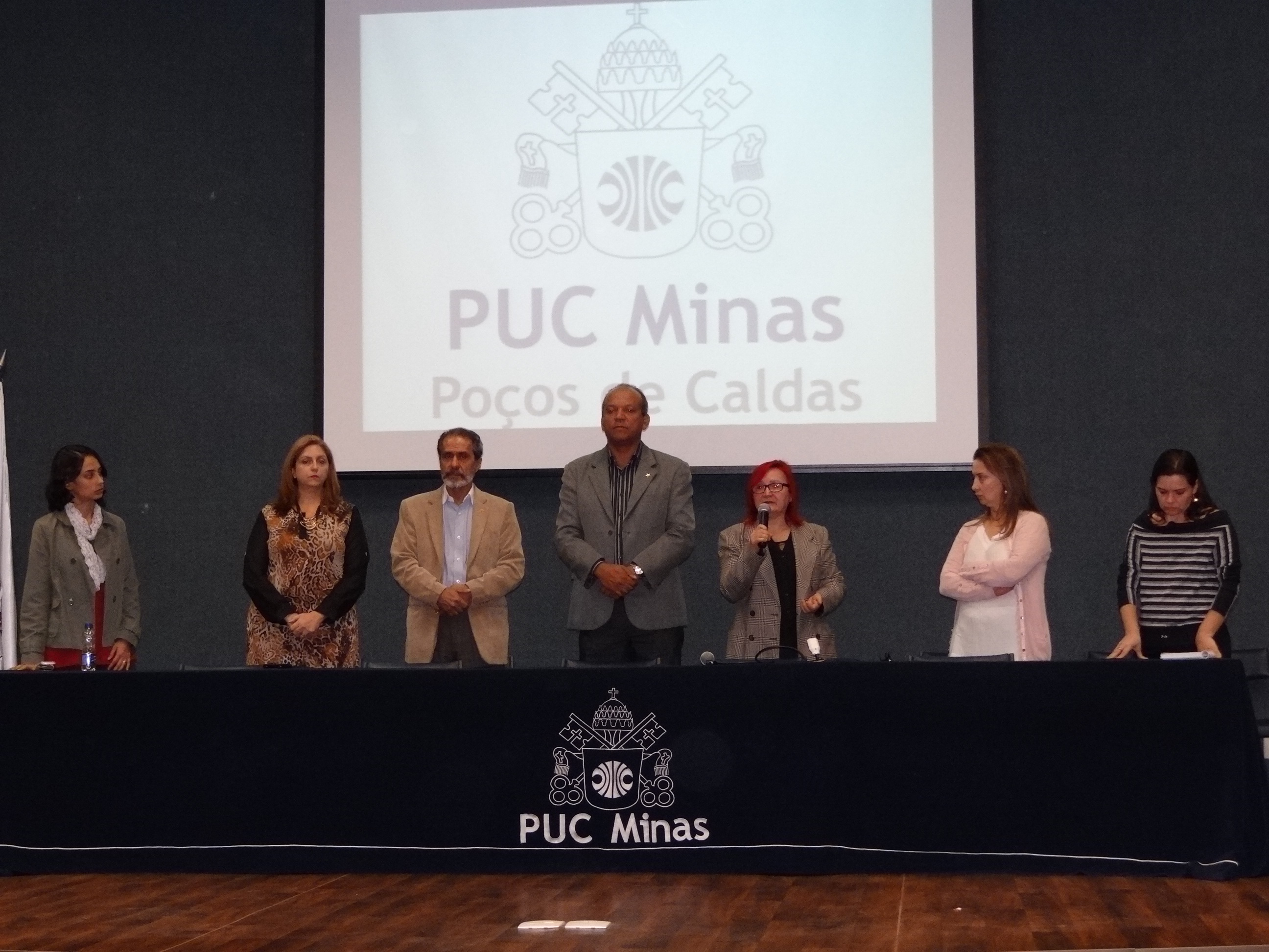 Profissionais da saúde de Minas participam de curso de atenção básica.