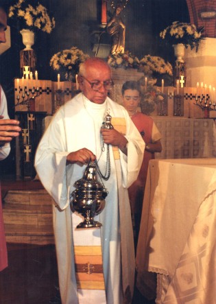 Padre Adelmo foi vigário e pároco em Poços de Caldas. 