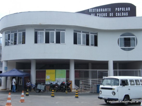 Prédio do Restaurante Popular fica no pátio do Mercado Municipal. 