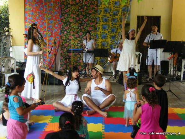 Carnabebê anima as crianças com marchinhas e músicas infantis