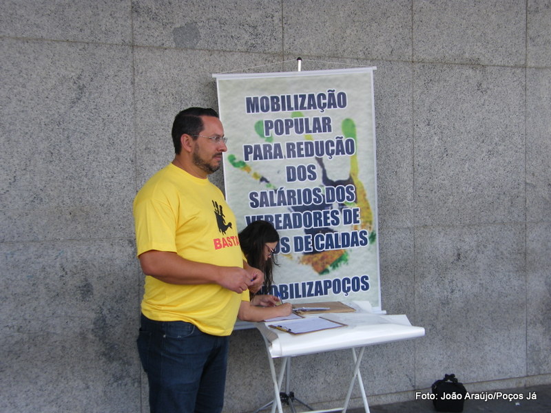 Grupo pede redução no salário dos vereadores