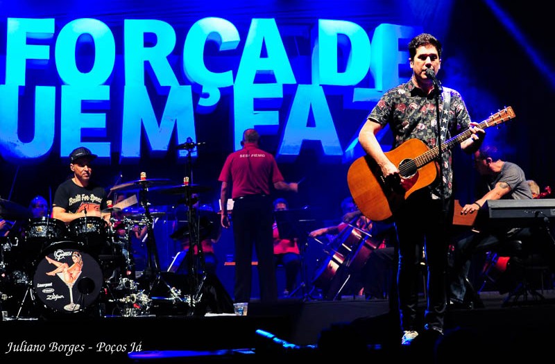 Rogério Flausino lembra de histórias em Poços de Caldas