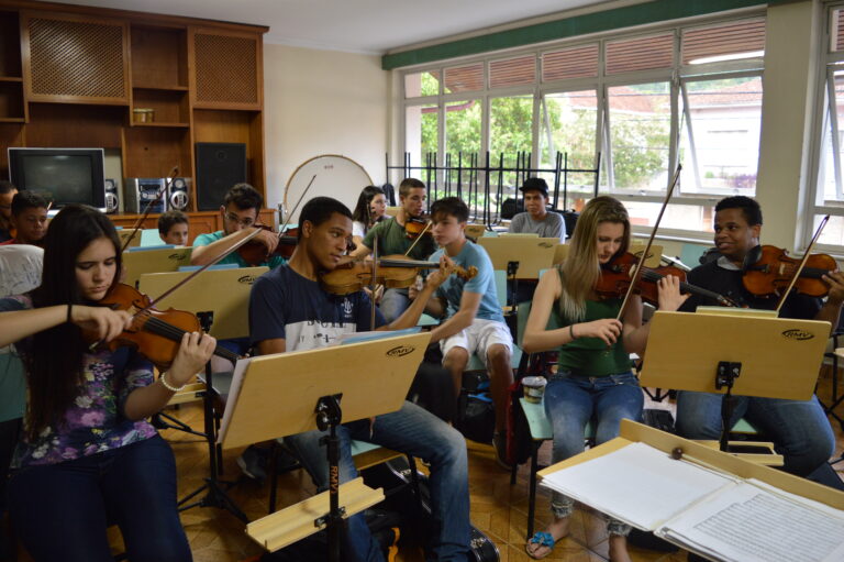 Orquestra de Cordas se apresenta nesta quinta