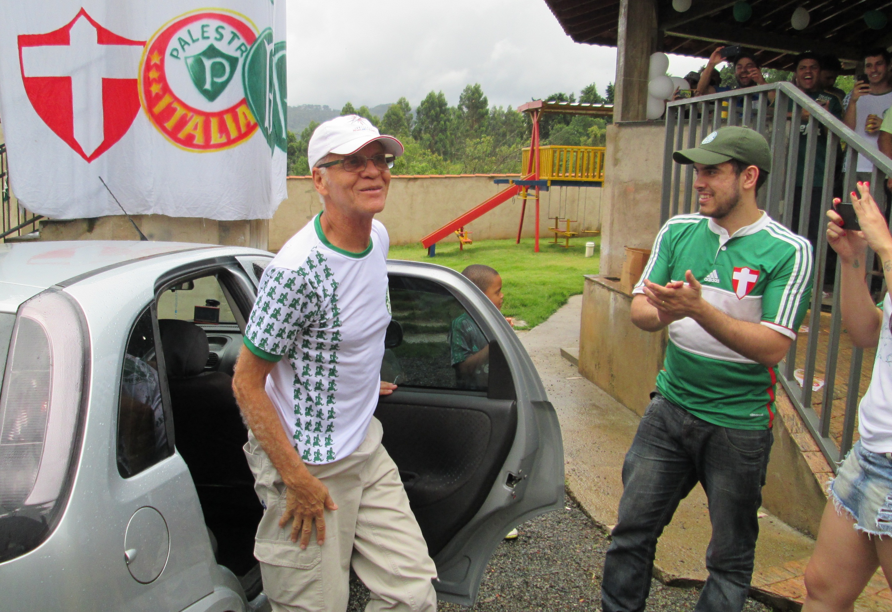 Ademir da Guia é recebido pela Mancha Poços
