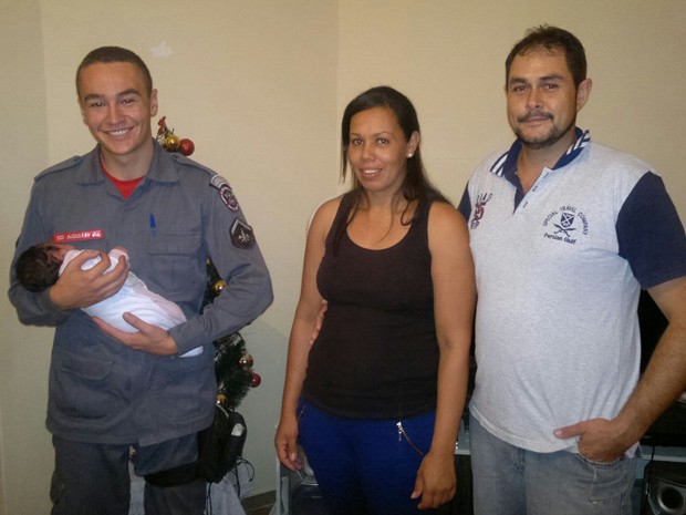 Soldado dos Bombeiros salva bebê por telefone