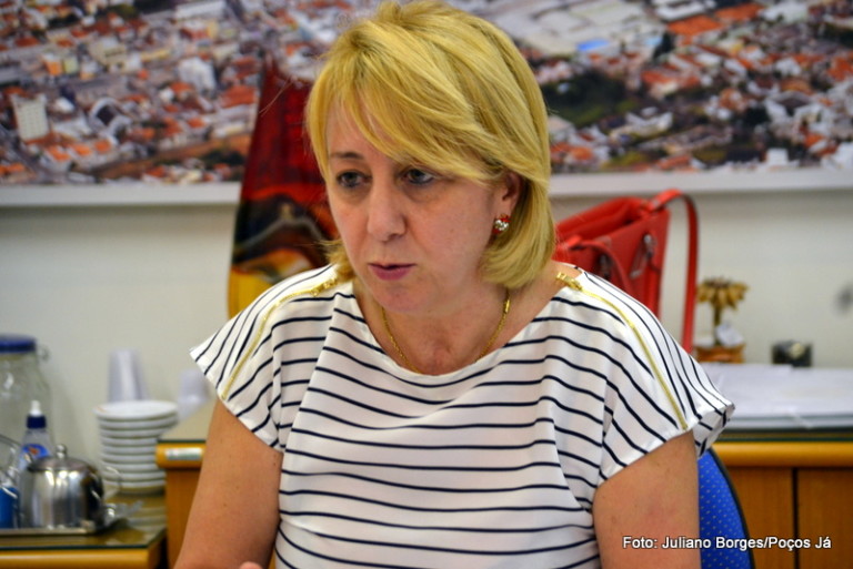 “Eu não vejo com bons olhos”, diz Regina Cioffi sobre empresas contratadas pela prefeitura