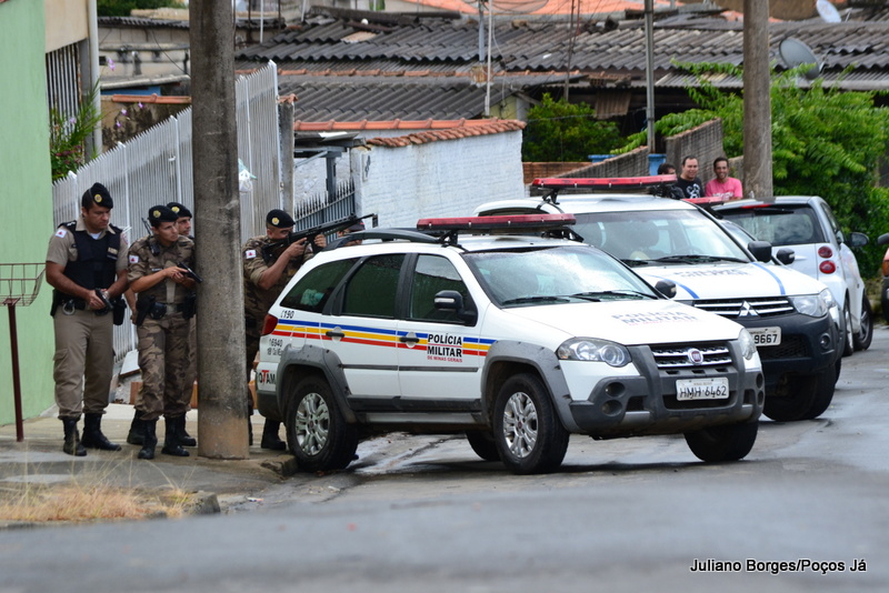 Polícia fala sobre negociações com fugitivo