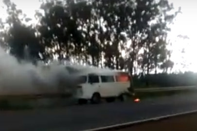 Prefeitura se pronuncia sobre Kombi que pegou fogo