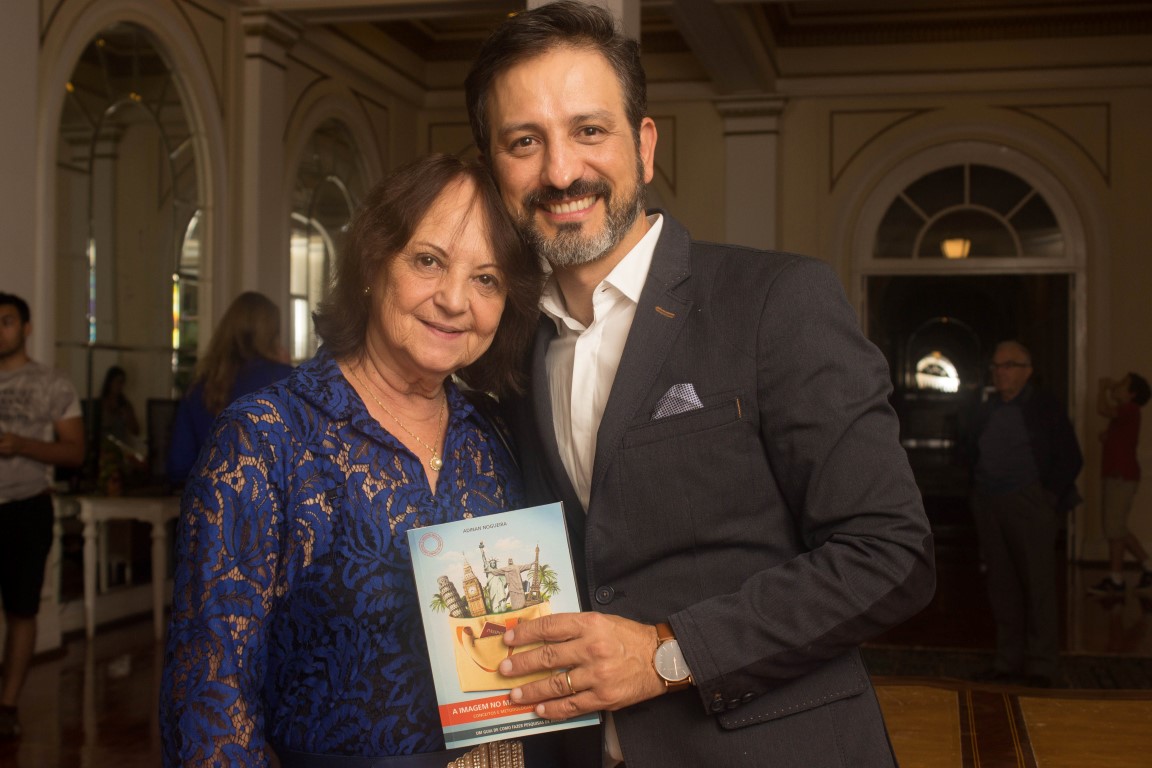 Publicitário lança livro sobre imagem no marketing turístico