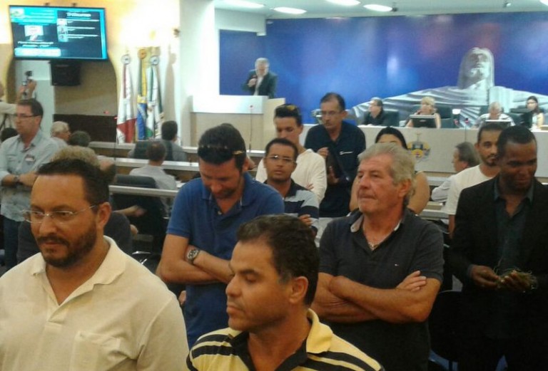 Sessão da Câmara tem manifestação contra Paulo Tadeu