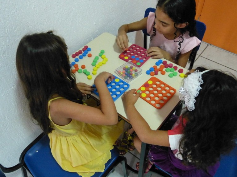 Oficinas de jogos para crianças fazem sucesso no Supera