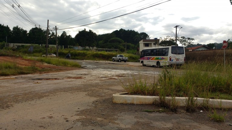 Vereador pede providências em avenida do loteamento Campo das Antas