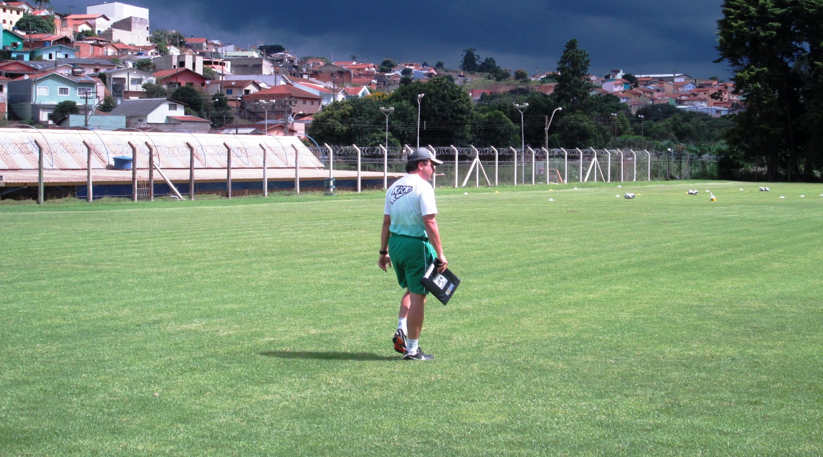 Caldense oficializa saída do técnico Gian Rodrigues