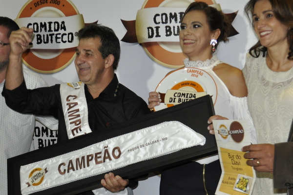 Bolinho de mandioca vence o Comida di Buteco 2016