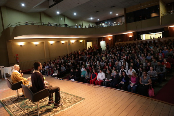 Monja Coen volta ao Flipoços pela sexta vez com a força de um ‘‘touro’’