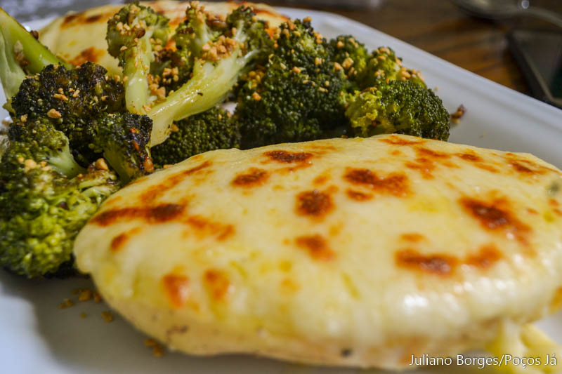 Três batatas recheadas para quem gosta de comida boa