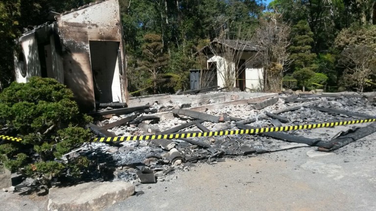 Casa de Chá do Recanto Japonês é incendiada durante a madrugada