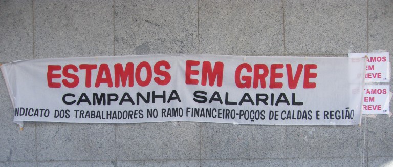 Greve dos bancários completa um mês