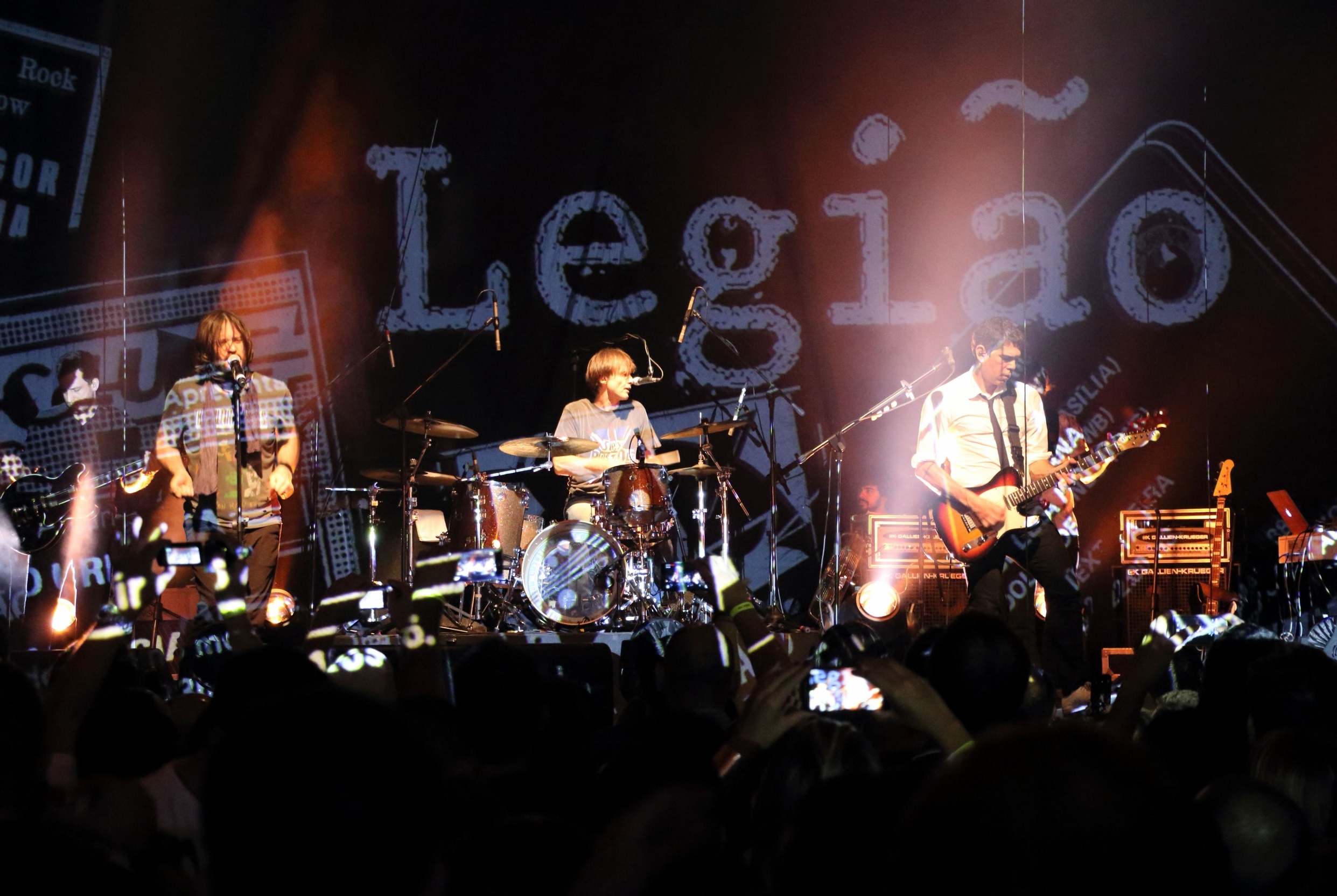 Dado Villa-Lobos e Marcelo Bonfá se apresentam em Poços de Caldas