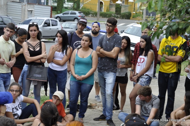 Alunos protestam contra ocupação no David Campista