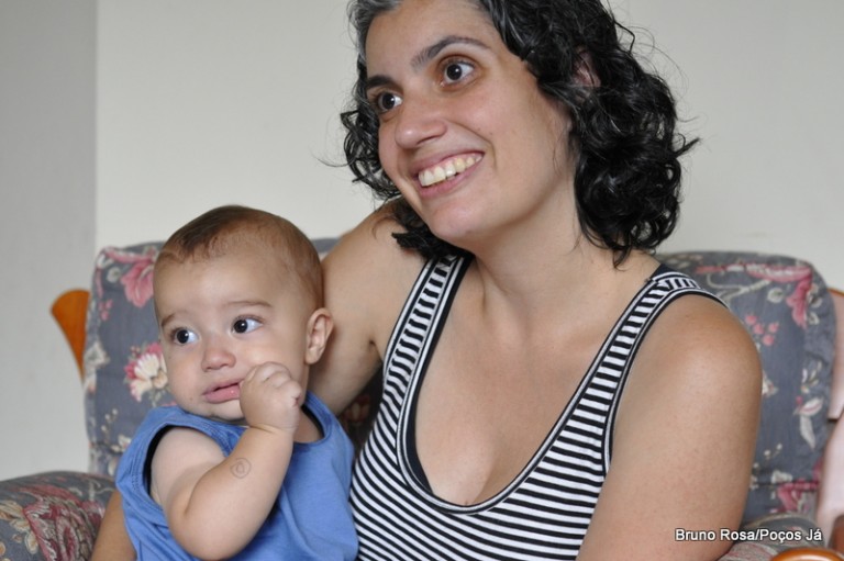 Mulher cria canal no Youtube para ajudar gestantes