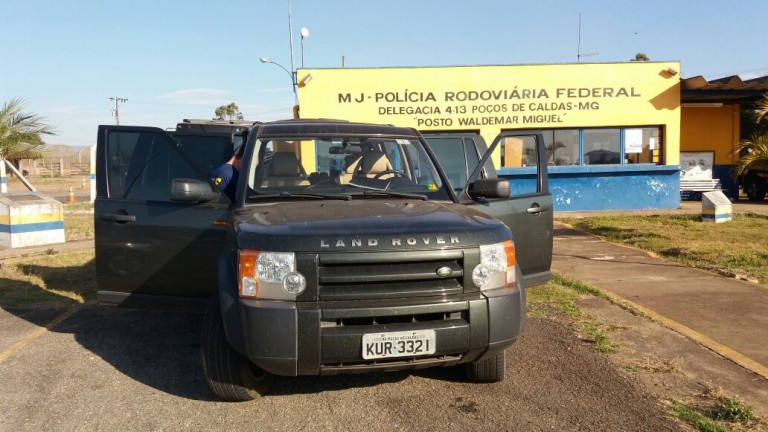 PRF prende motorista com 127 multas