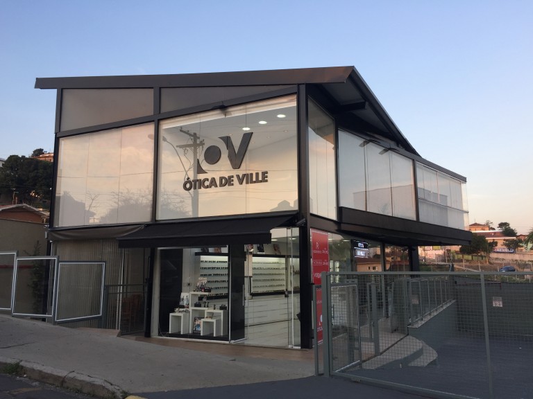 Ótica de Ville oferece produtos econômicos e de alto nível