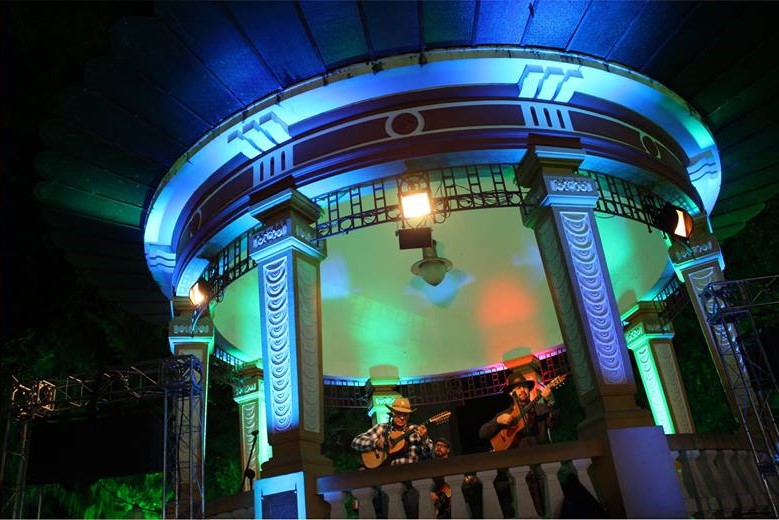 Forró e música mineira animam a noite de sexta