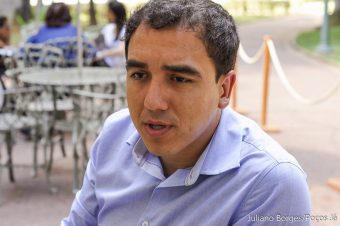 Mais transparência e menos gabinete