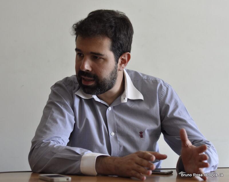 Secretário de Governo defende contratação de jornalista sem concurso para Saúde