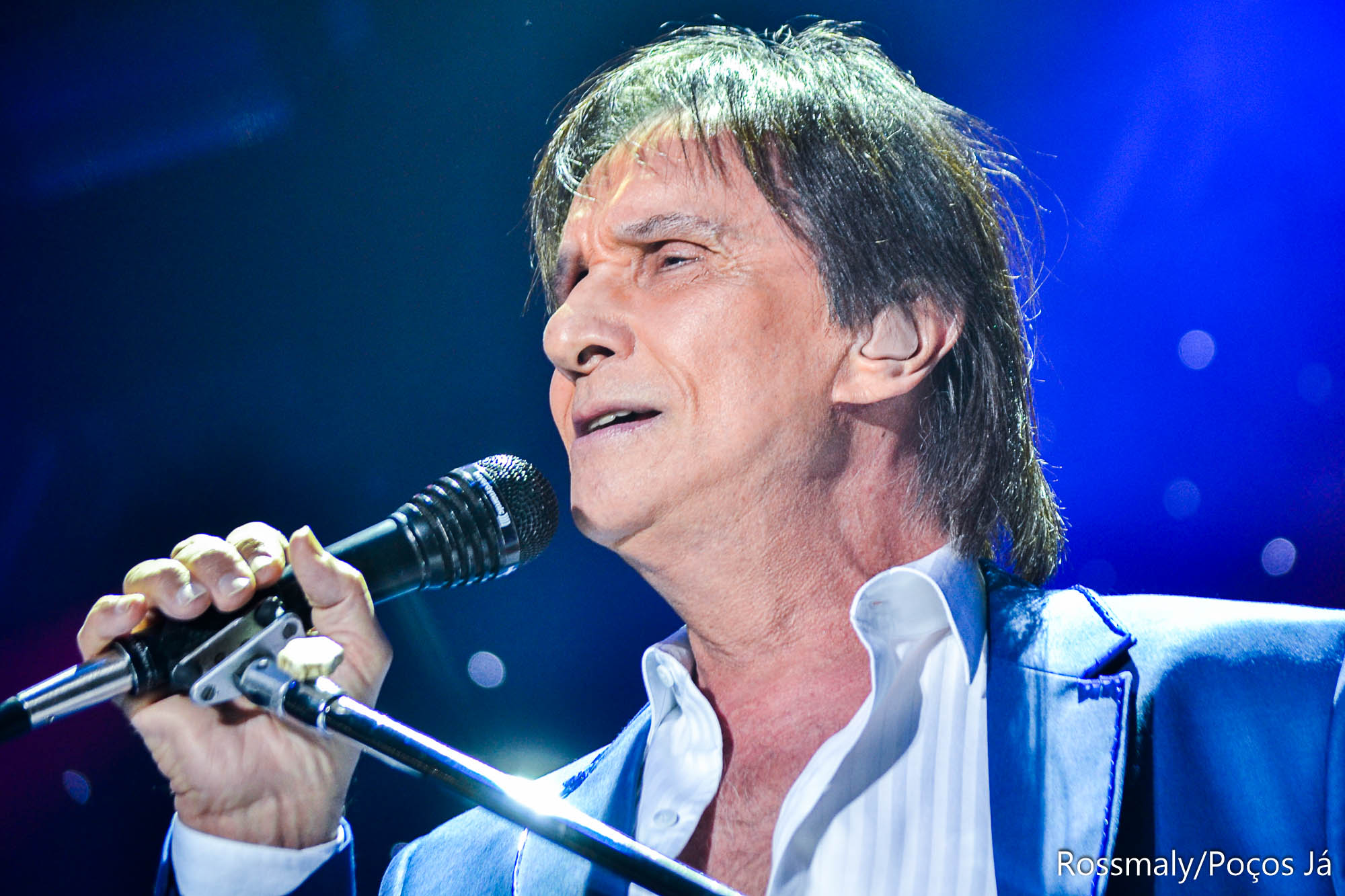 Roberto Carlos homenageia Chapecoense em Poços de Caldas